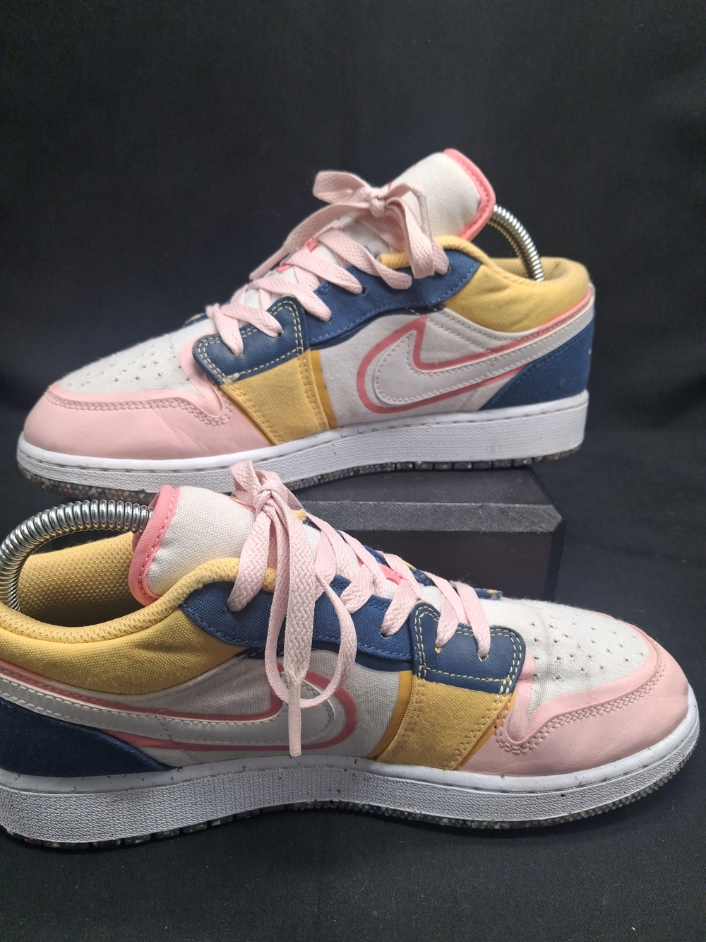 Nike Air Jordan 1 Low SE Multicolor. 7y Or Womens 8.5. Provides All Day Comfort